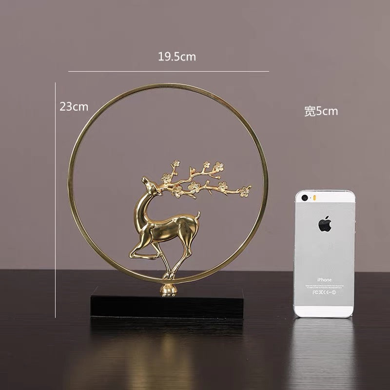 Golden Elegance – Deer Sculpture Set