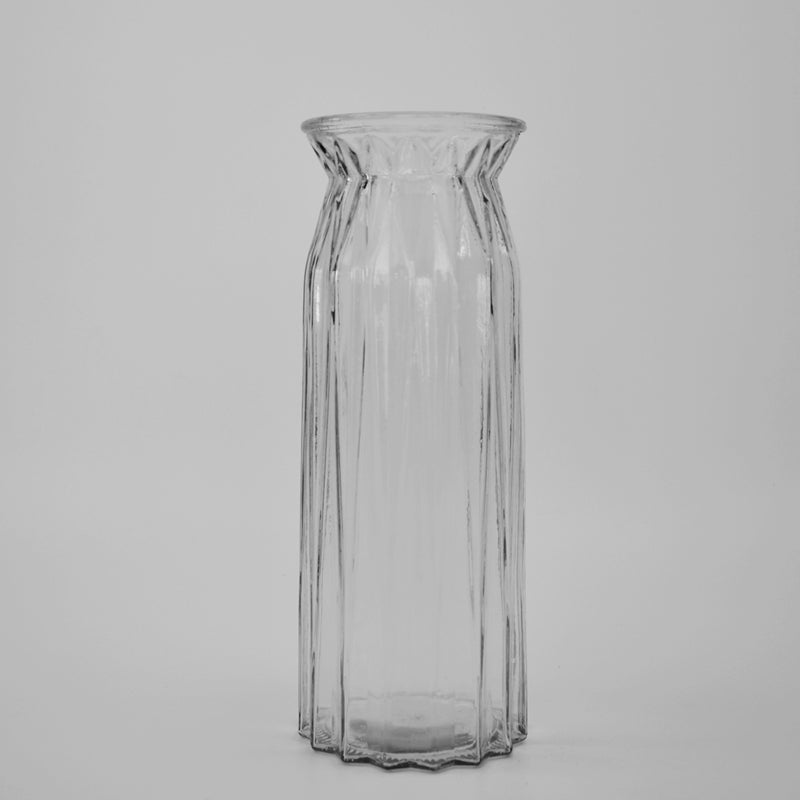 Elegant Glass Vase with a Refined Design