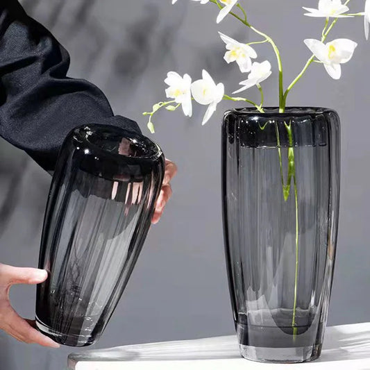 Minimalist Bblack Glass Vase