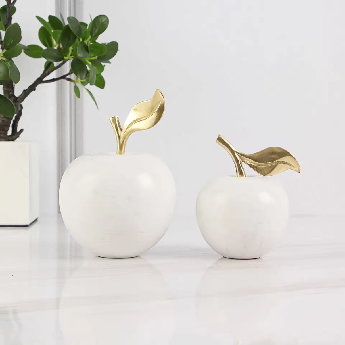 White Marble Apple With Stainless Leave