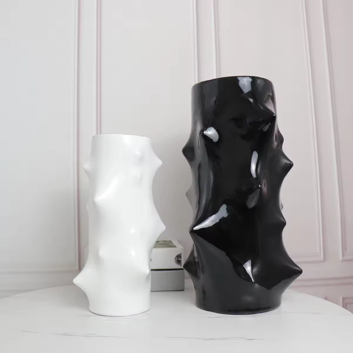 Set Of 2 Modern Black Granny Art Decoration Resin Flower Vase