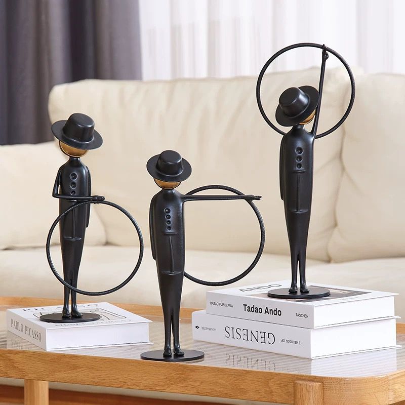 The Gentlemen with Circles – Modern Minimalist Sculptures