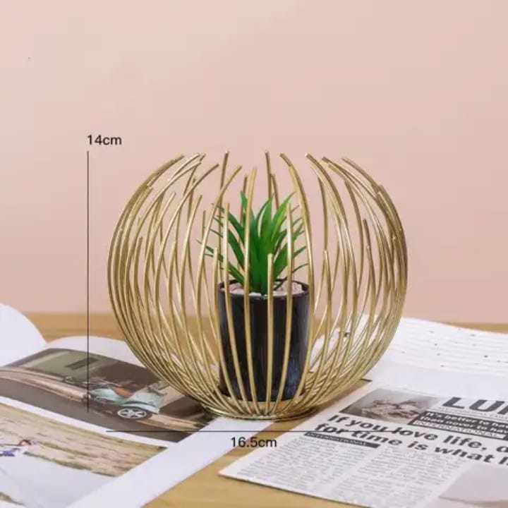 Modern Metal Planter Décor - set of 2