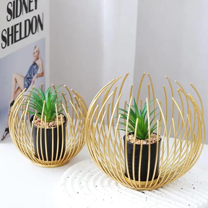 Modern Metal Planter Décor - set of 2